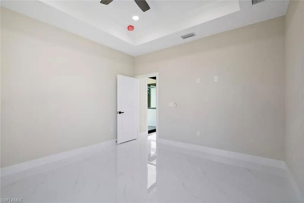 218 Irving Ave Property Photo 22