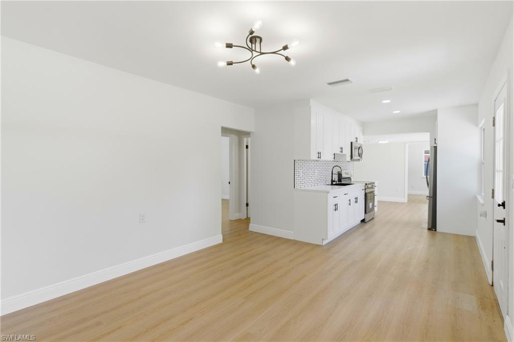 363 New York Dr Property Photo 7