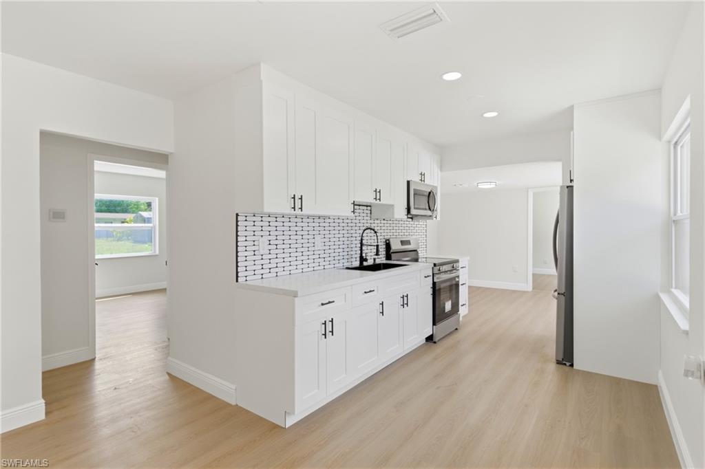 363 New York Dr Property Photo 10