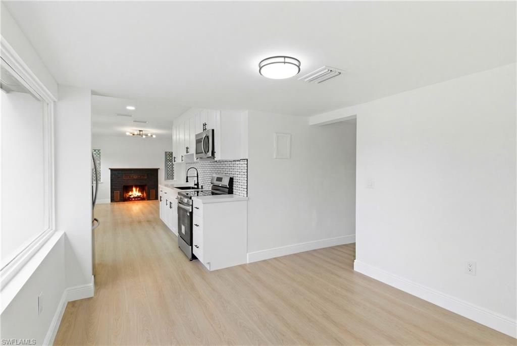363 New York Dr Property Photo 12
