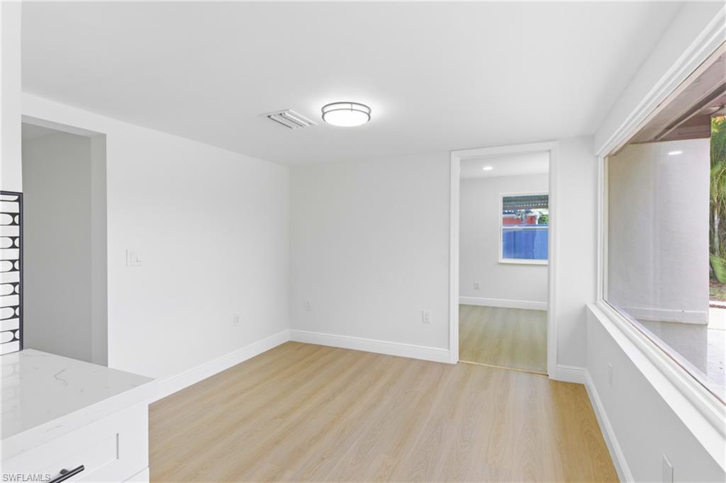 363 New York Dr Property Photo 13