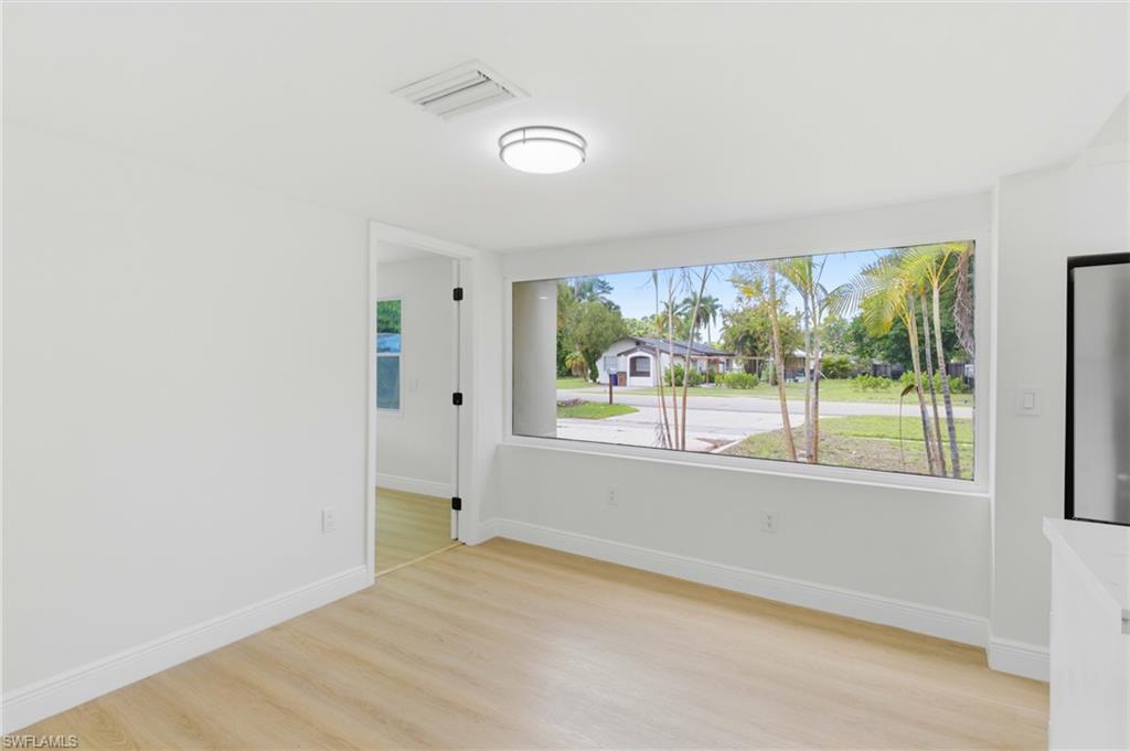 363 New York Dr Property Photo 14