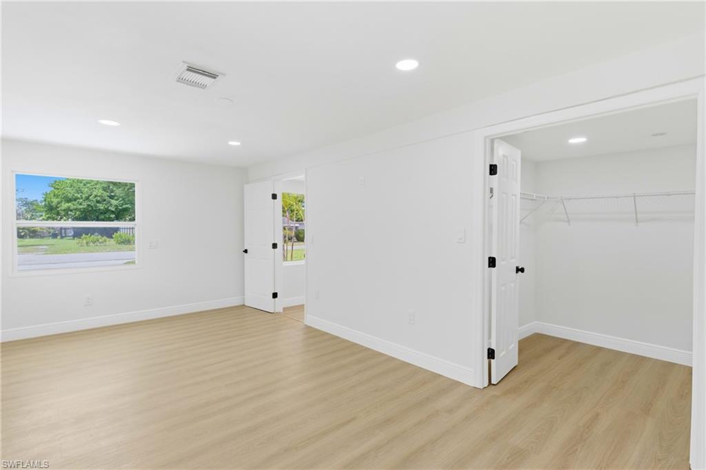 363 New York Dr Property Photo 16