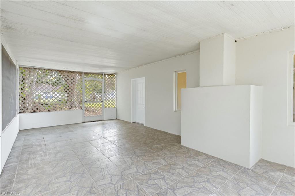 363 New York Dr Property Photo 27