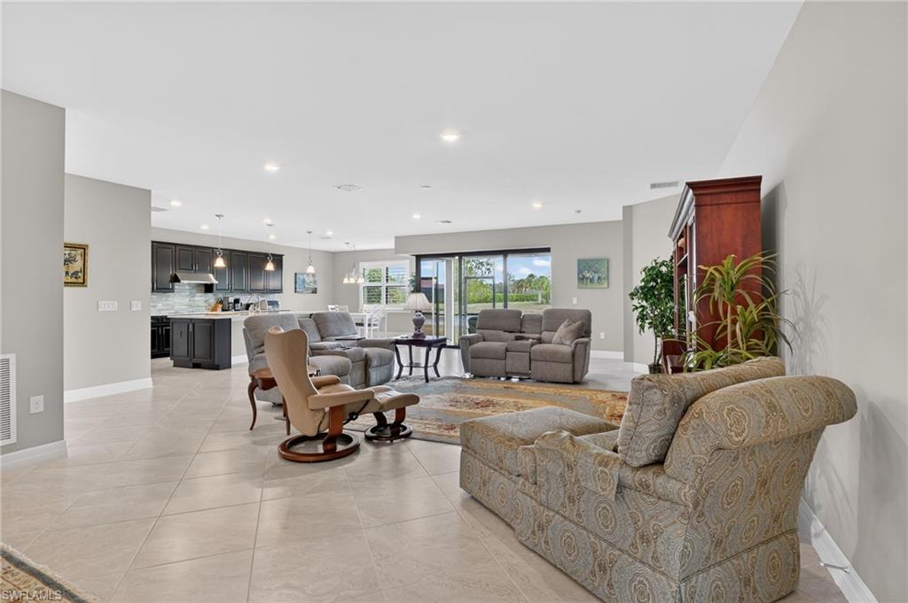 11279 Thurston Chase Property Photo 4