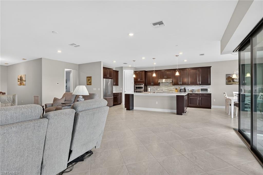 11279 Thurston Chase Property Photo 11