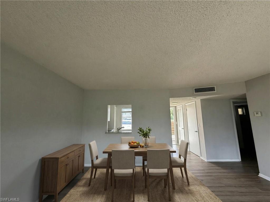 1920 W Lakeview Blvd 4 Property Photo 2