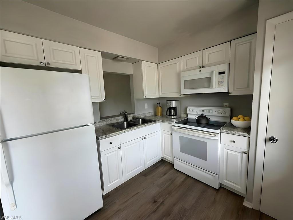 1920 W Lakeview Blvd 4 Property Photo 3