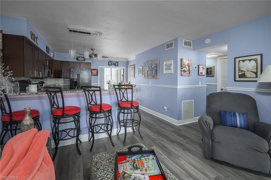 4903 Vincennes St 110 Property Photo 4