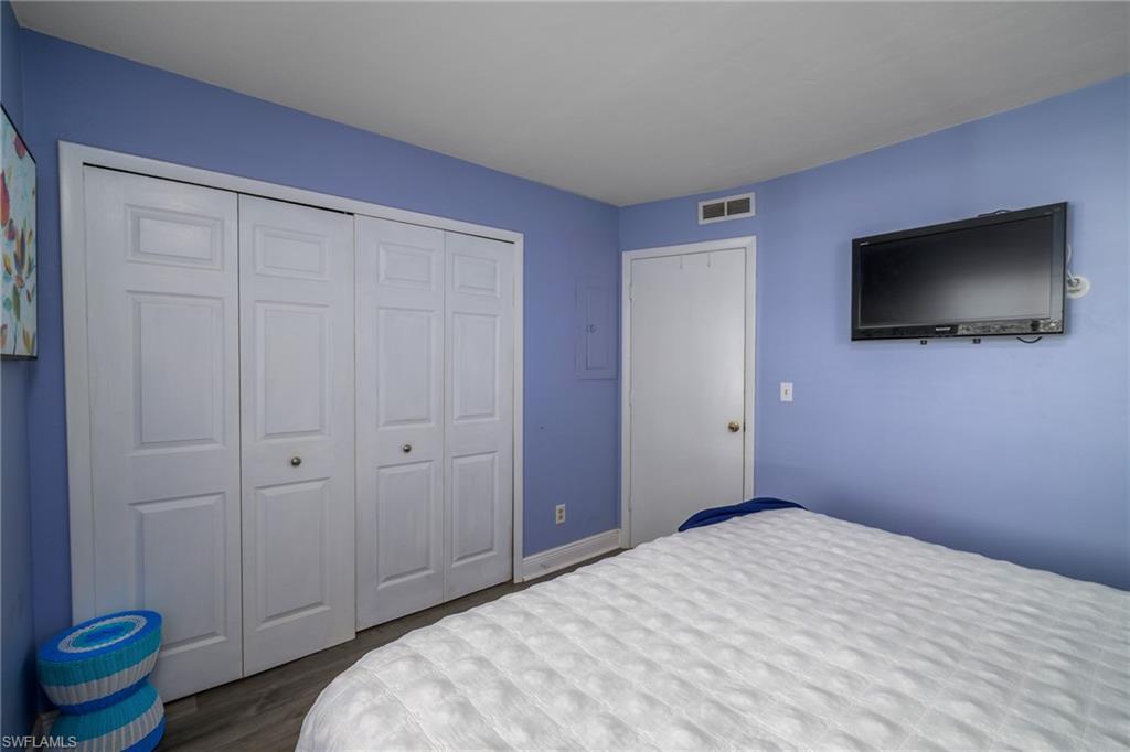 4903 Vincennes St 110 Property Photo 9