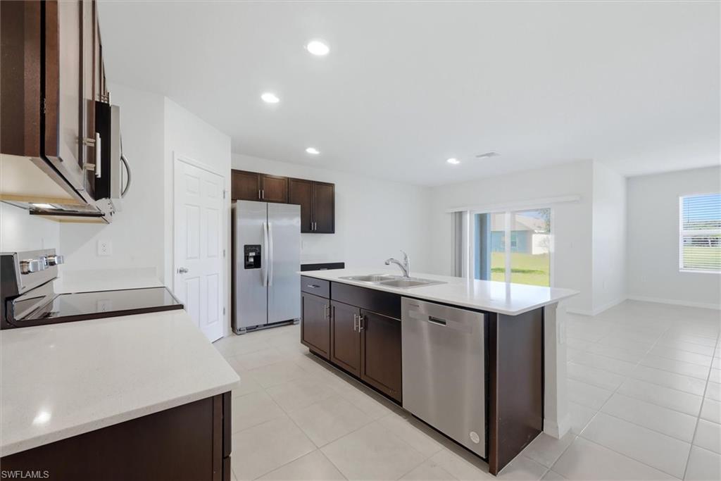 25118 Doredo Dr Property Photo 3