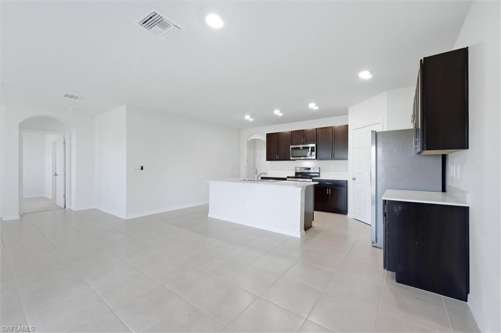 25118 Doredo Dr Property Photo 9