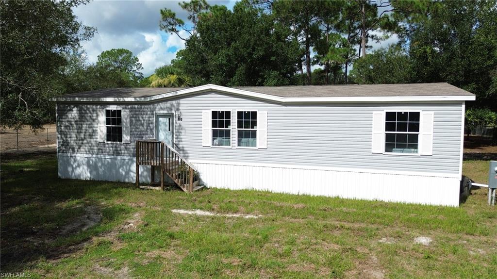 860 N Live Oak St Property Photo 3
