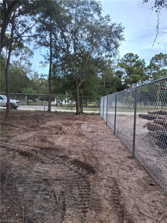860 N Live Oak St Property Photo 5