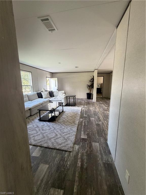 860 N Live Oak St Property Photo 8