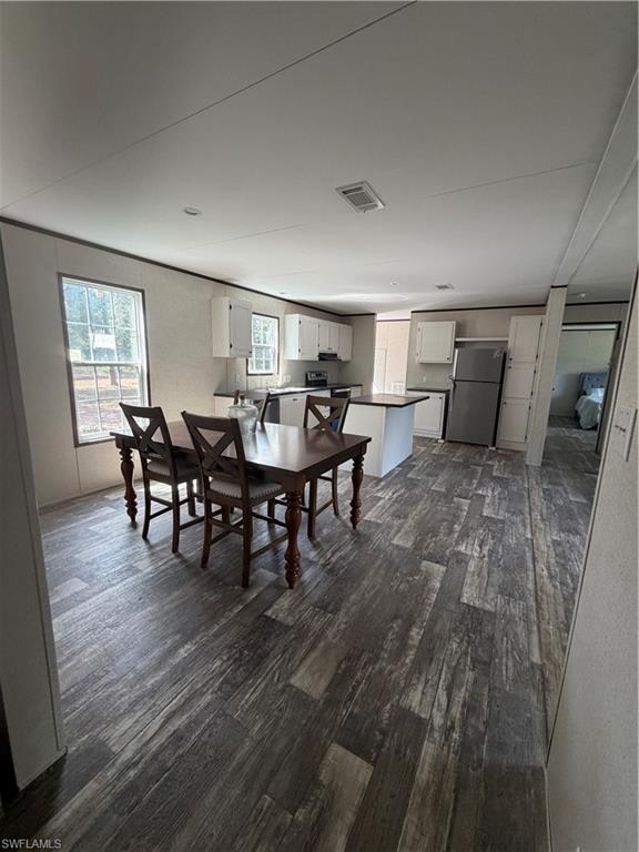 860 N Live Oak St Property Photo 9