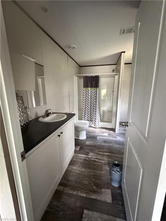 860 N Live Oak St Property Photo 11
