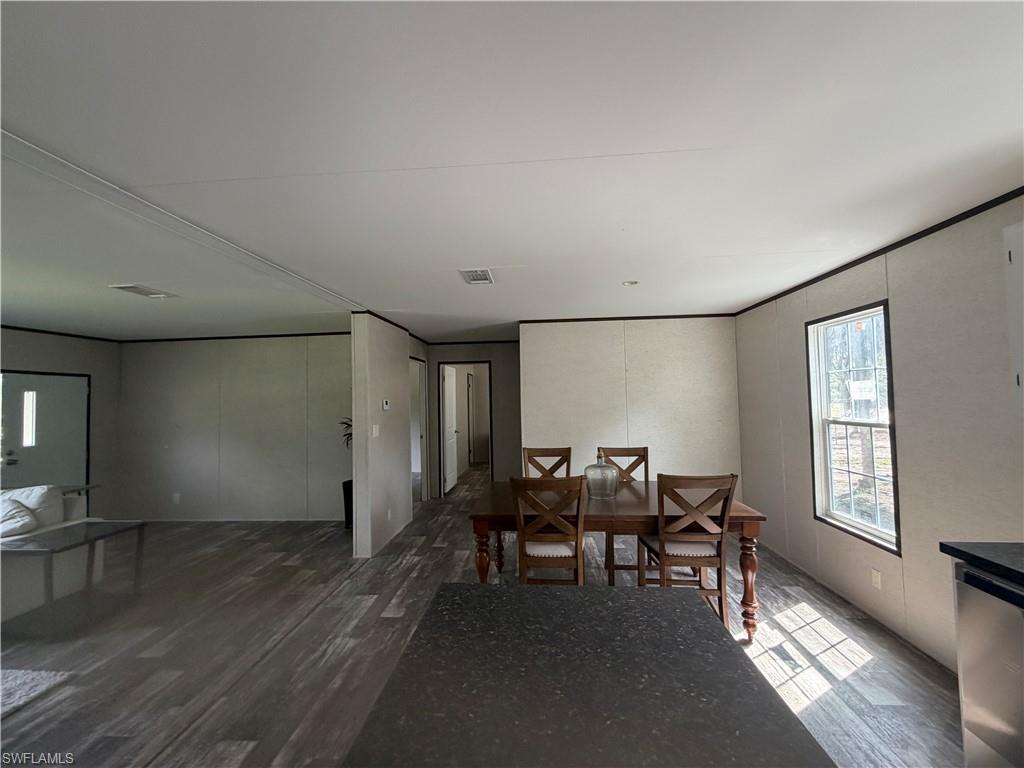 860 N Live Oak St Property Photo 13