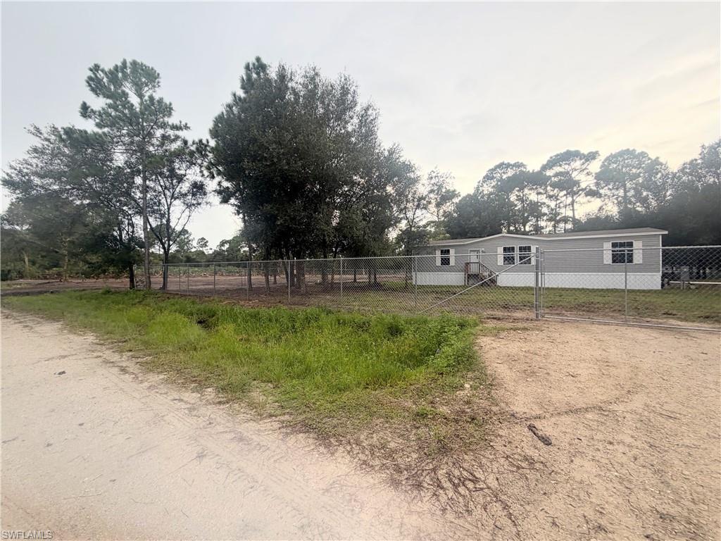 860 N Live Oak St Property Photo 16