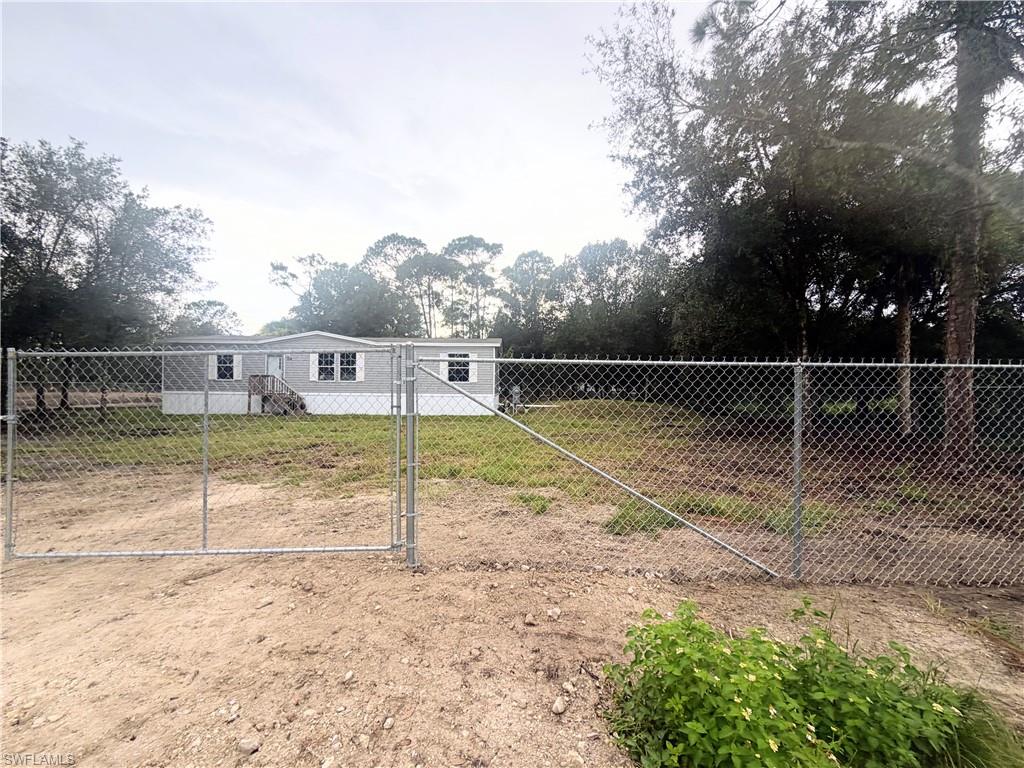 860 N Live Oak St Property Photo 22
