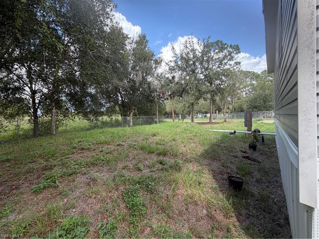 860 N Live Oak St Property Photo 35