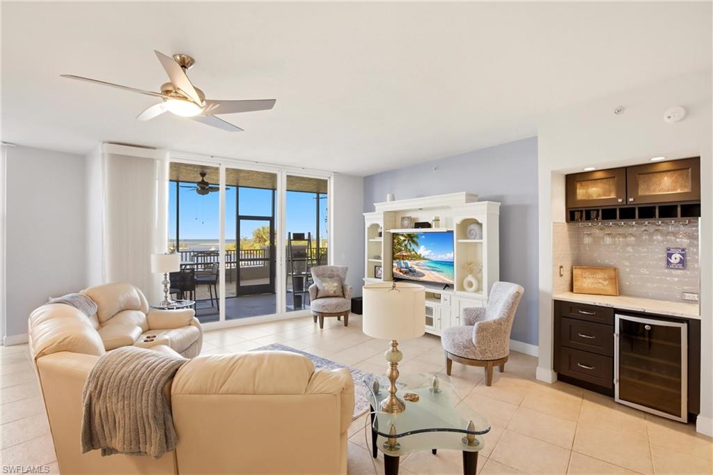 3313 Sunset Key Cir 105 Property Photo 4