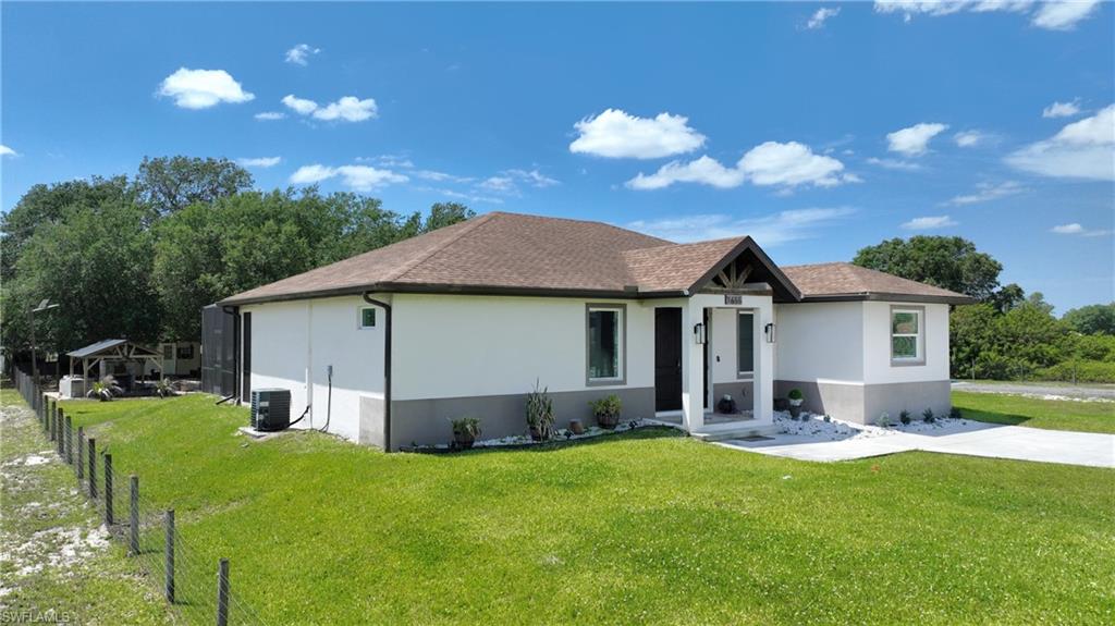 7655 17th Pl Property Photo 3