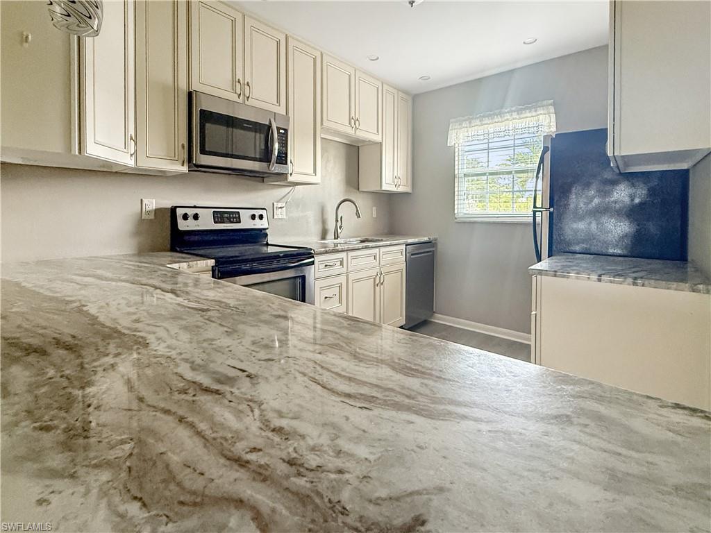 1398 Myerlee Country Club Blvd Property Photo 2