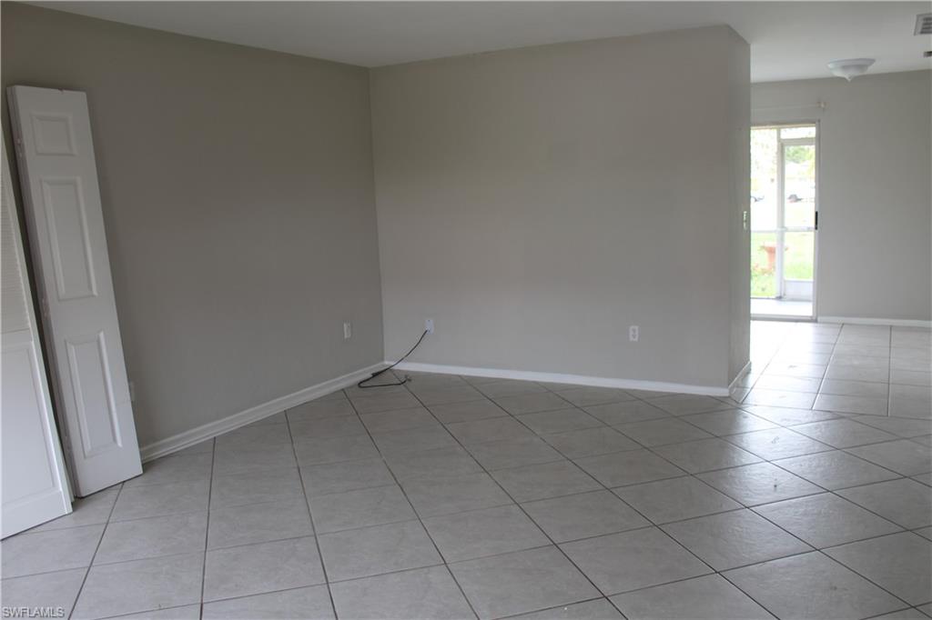 511 Se 5th Pl A - B Property Photo 4