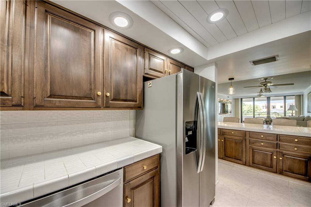 5260 S Landings Dr 407 Property Photo 9