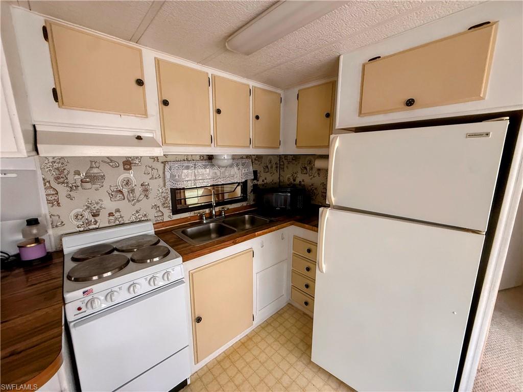 15 Fountain View BLVD Property Photo 1
