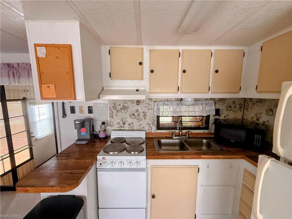 15 Fountain View Blvd Property Photo 2
