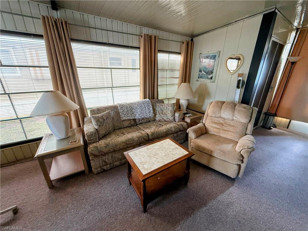 15 Fountain View Blvd Property Photo 6