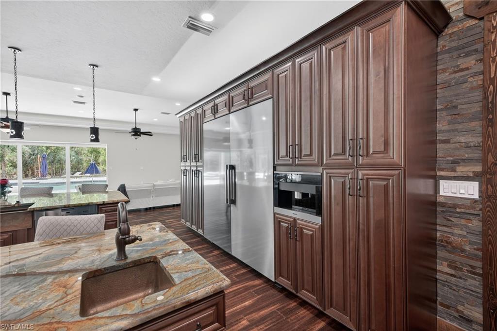 15860 Glendale Ln Property Photo 11