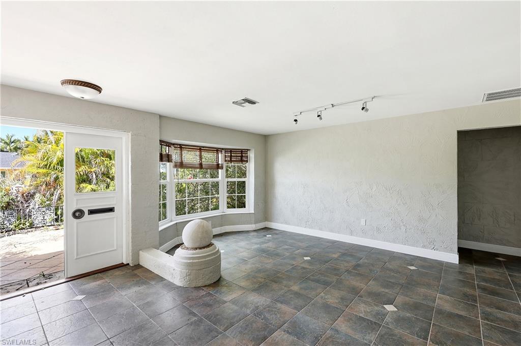 2204 Channel Way Property Photo 9