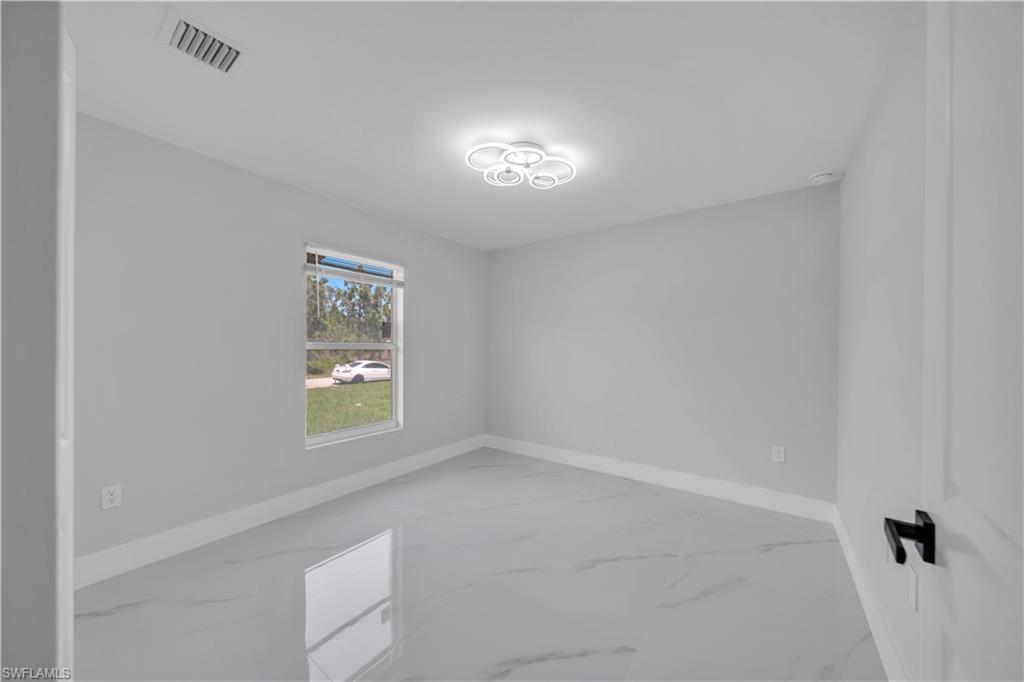 1042 Darlington St Property Photo 10