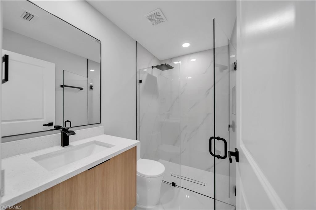 1042 Darlington St Property Photo 14