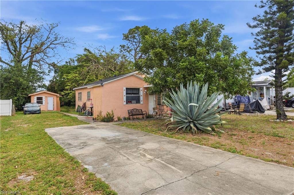 2355 Jeffcott St Property Photo 2