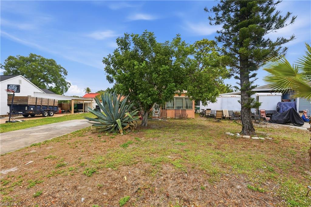 2355 Jeffcott St Property Photo 3
