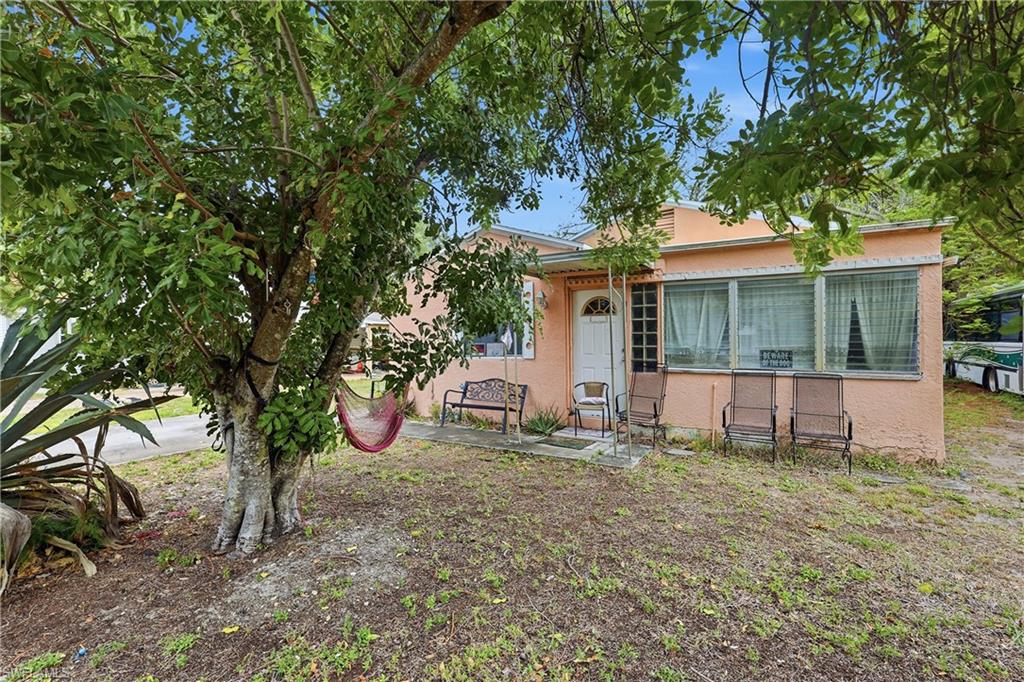 2355 Jeffcott St Property Photo 4