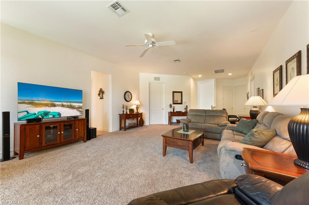 6011 Jonathans Bay Cir 402 Property Photo 5