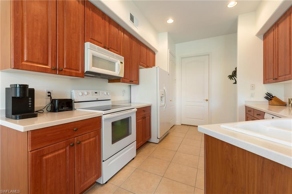 6011 Jonathans Bay Cir 402 Property Photo 9