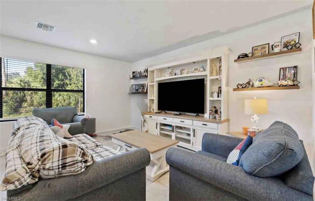 10804 Firebush Cir Property Photo 8
