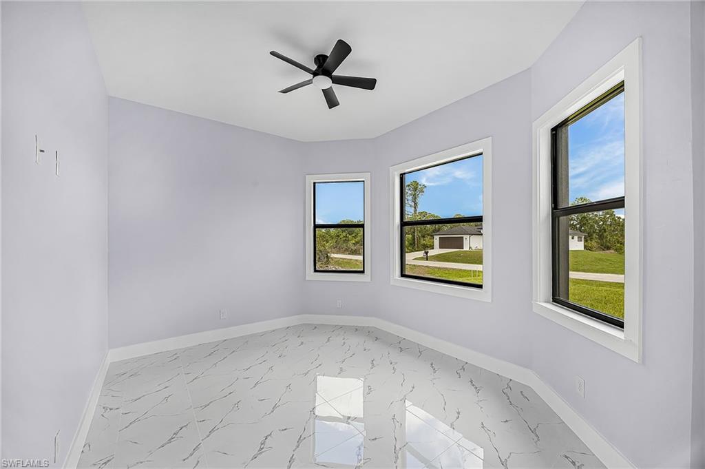 2711 40th St W Property Photo 3