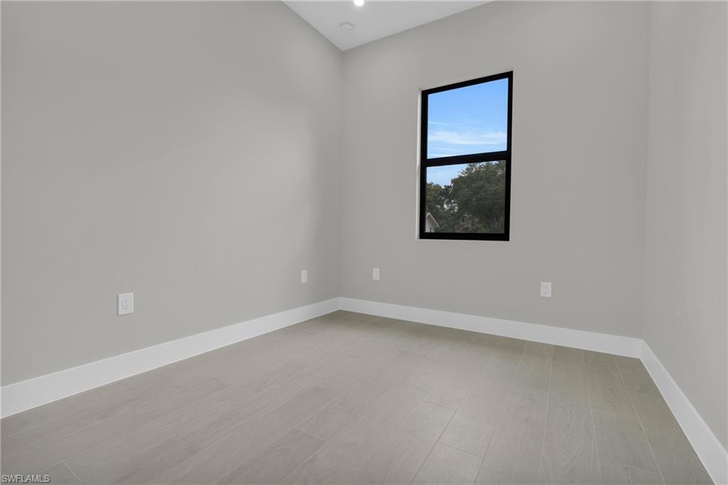 1201 E 7th St Property Photo 15