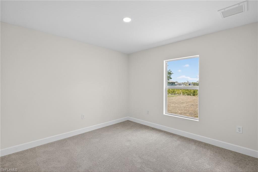 702 Nw Douglas Cir Property Photo 13