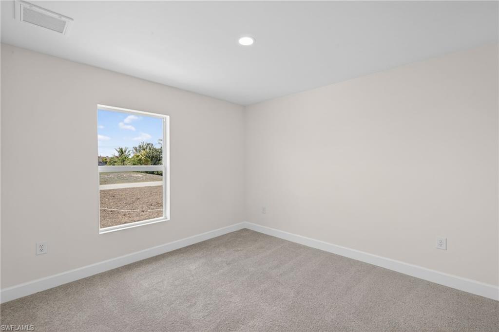 702 Nw Douglas Cir Property Photo 16
