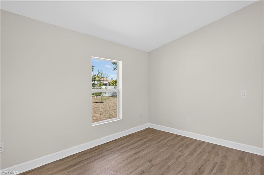 702 Nw Douglas Cir Property Photo 18