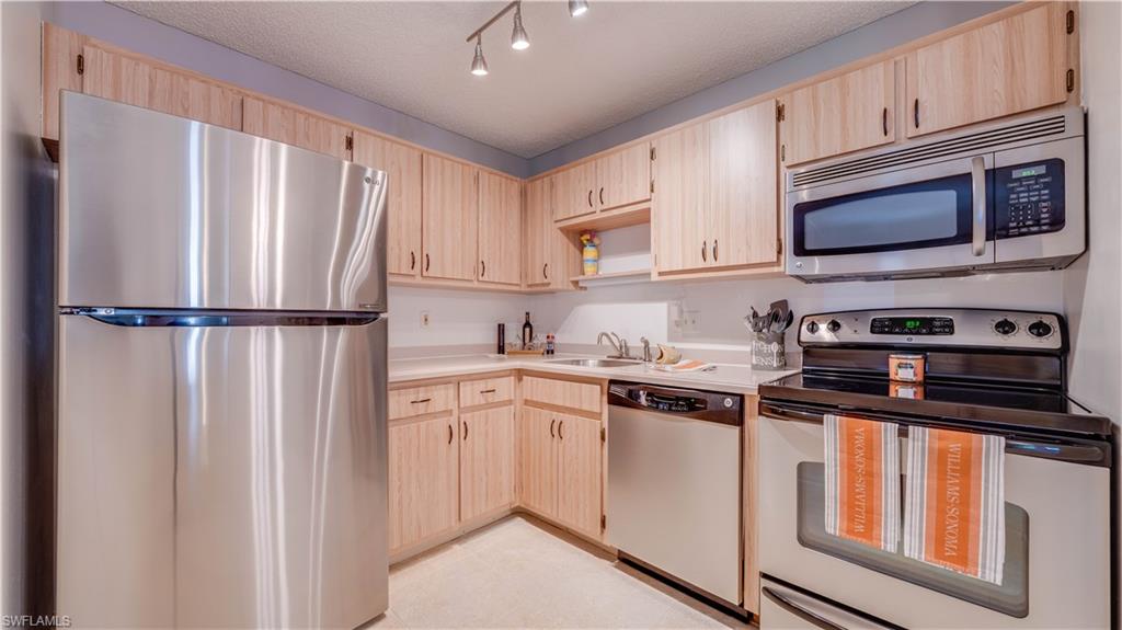 14860 Summerlin Woods Dr 2 Property Photo 6