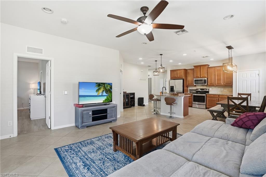 8515 Oakshade Cir 201 Property Photo 6